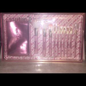 Juicy Couture Brush set